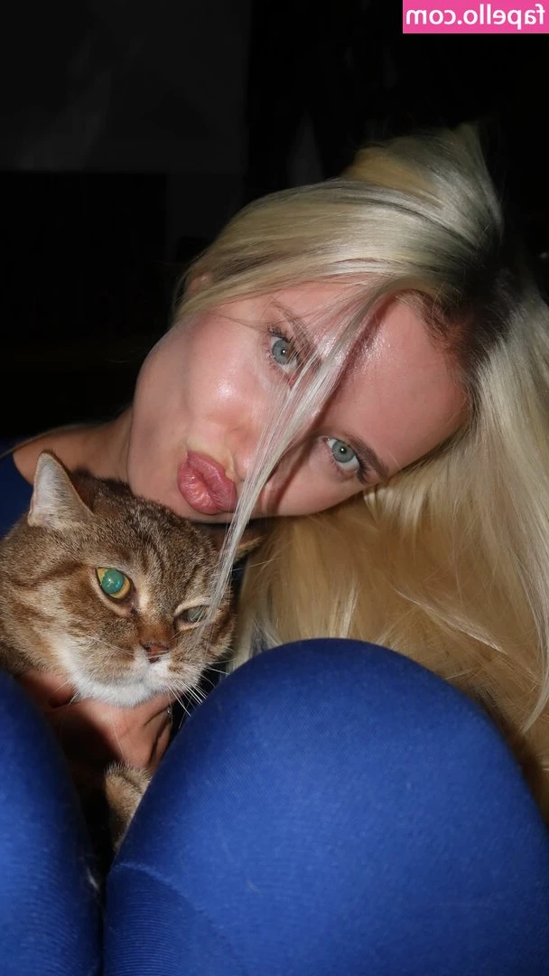 Polina Malinovskaya [ polina-malinovskaya ] - I think we need a video in this outfit .. what do you think? 😏