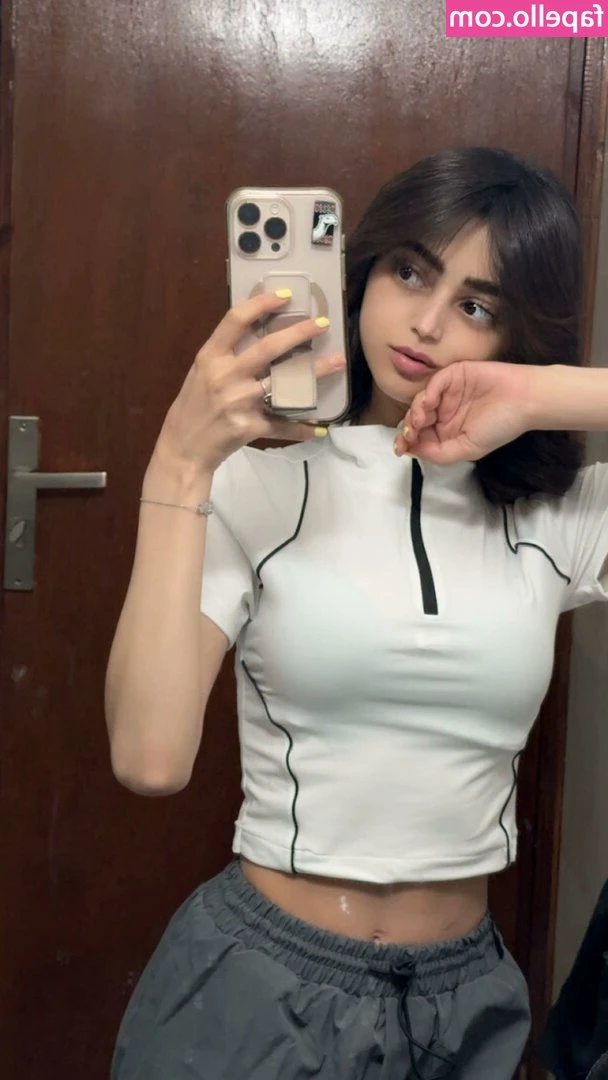 aichasoso - Check your DMs to see me stretch these liberals out until my tits