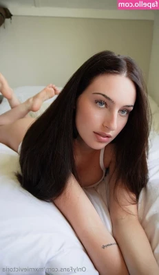 Marnie Victoria [ marnie-victoria-1 ] - Swipe to see whats under the sweats  gt gt gt gt