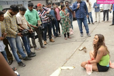 Sri Reddy [ sri-reddy ] - What do you like more? The shadow or the toes moving? Like to post