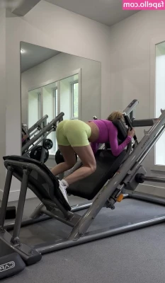 Claudia Walsh [ claudia-walsh ] - You ever just wanna smother some poor subby boy with your big titties