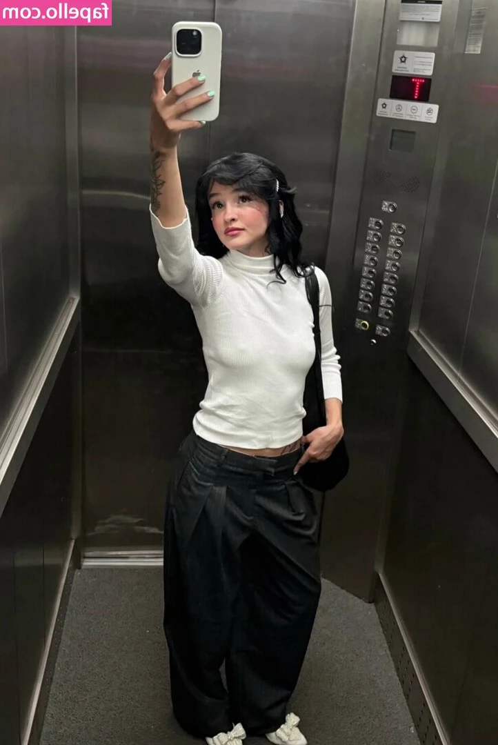 Deborah Felicissimo [ deborah-felicissimo ] - Pull your cock out, bro 😈 Don’t you want to bust? I put on some