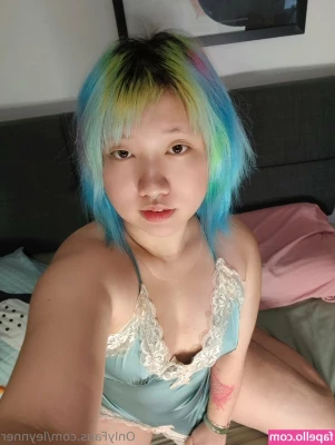 leynner - Your Girlfriend Sent 17 Attachments    Playing around in my mirror 