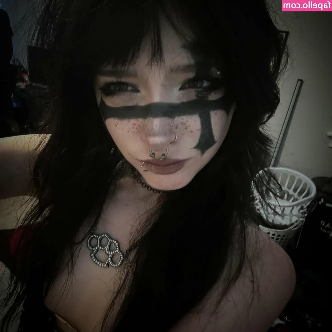 ir1ghost - This ass needs to be spoiled for hump day 🔥 Dont you agree??