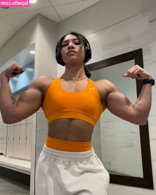 courtneycrawley - Who wants some of this Cuban ass??