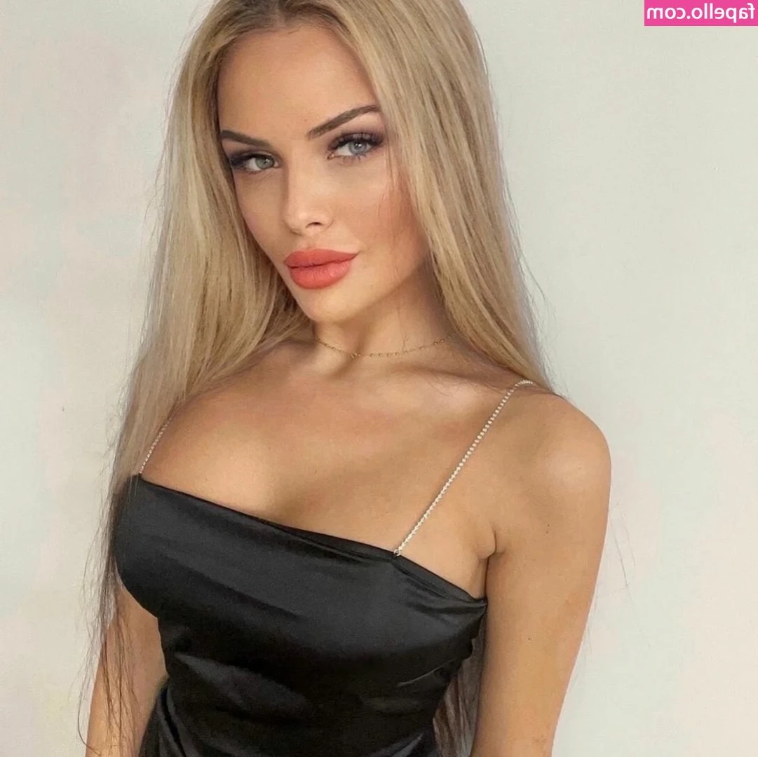 Laura Vargovà [ laura-vargov ] - Got some new sheets, wanna break them in with me?