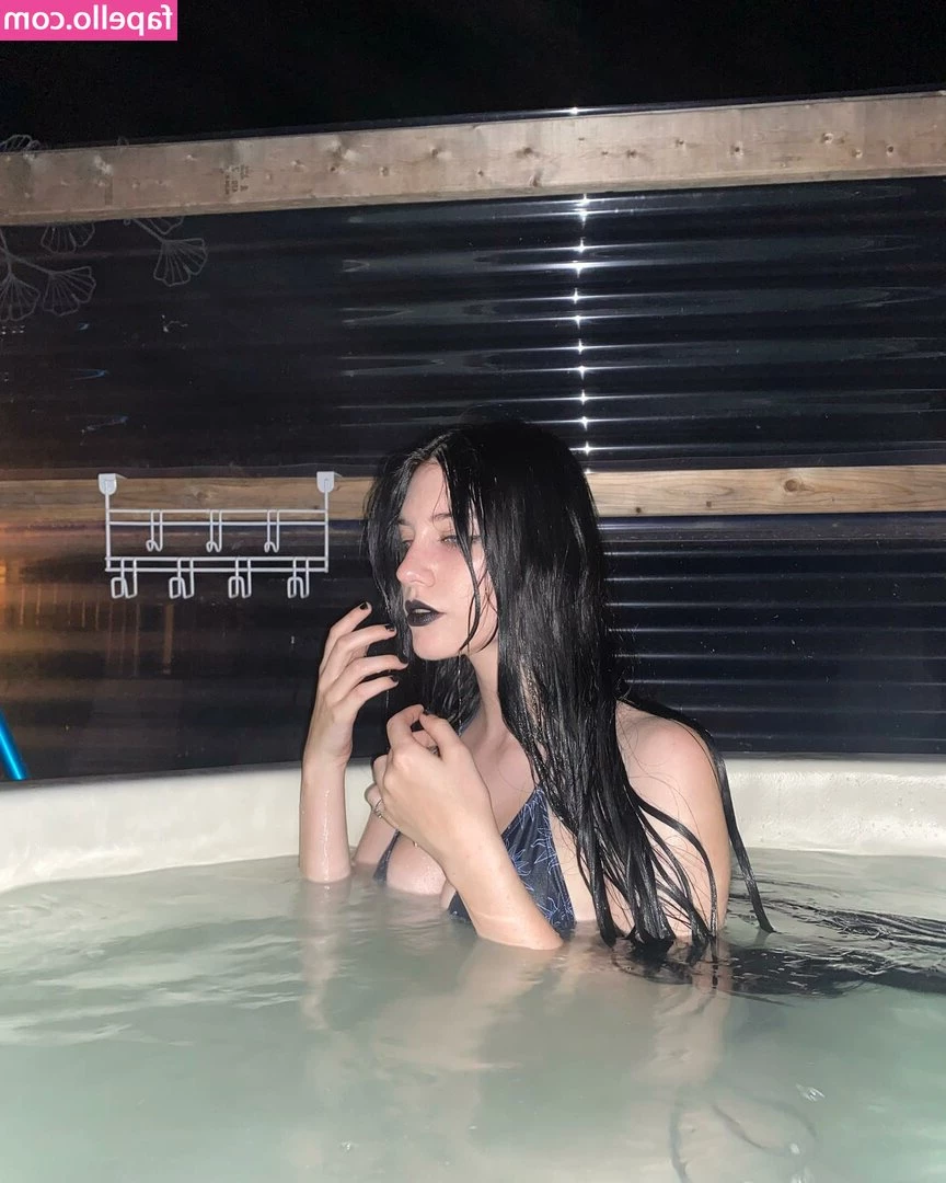 Vera Goth [ vera-goth ] - Who wants to ruin each other rn 😈😈🙊