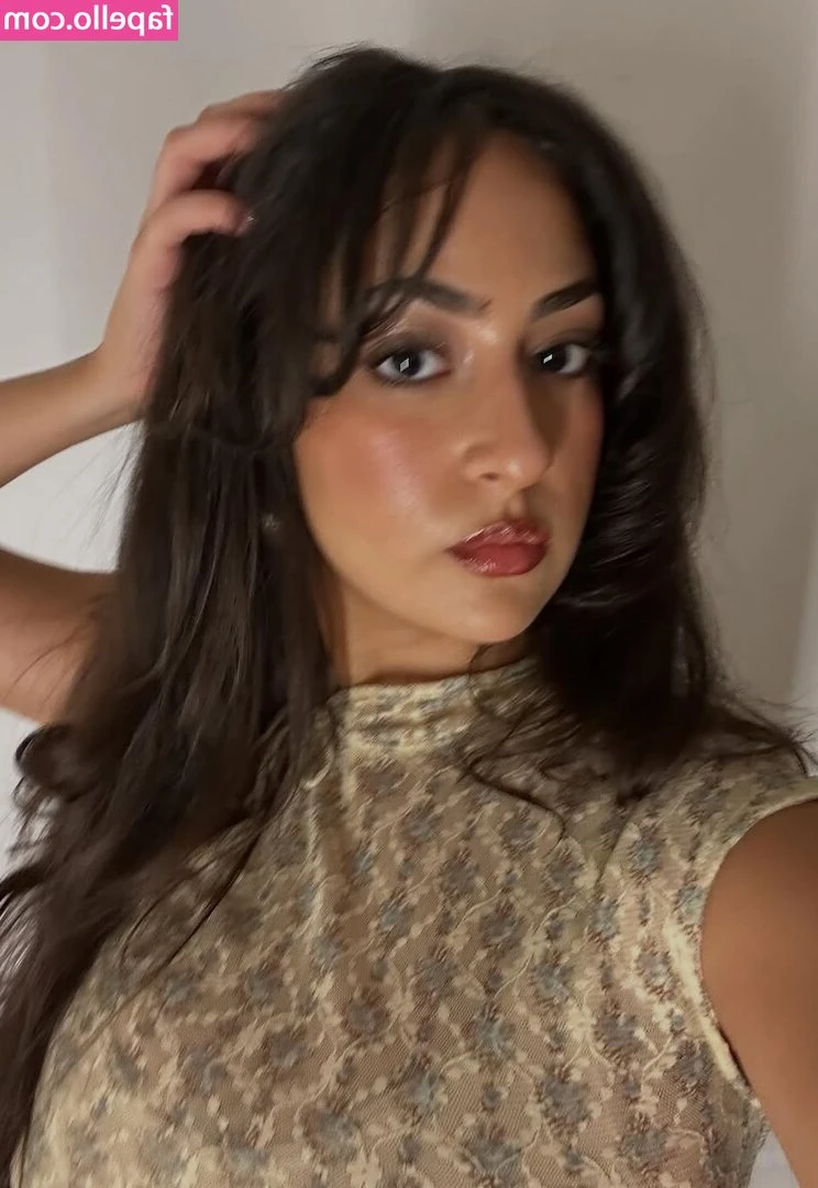 nefertittyyy - Decided to use a little dildo on myself. I tried to use to bigger one
