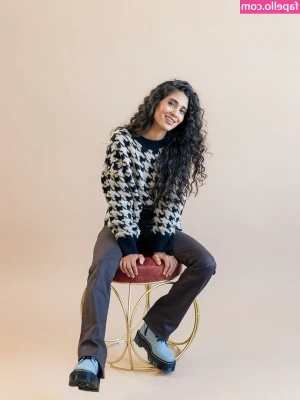 Natalia Dominguez [ natalia-dominguez ] - Happy Friday. Ans have a delicious Kambucha on me hehehe