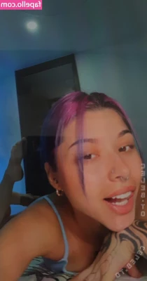 willow.xoxo [ willow-xoxo-3 ] - Tell me how much you will use your tongue on me 🥵💕