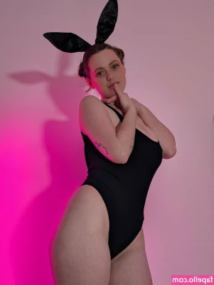northernfox - very casual titty teases 🥰 whaaaat? I like the dress too, but