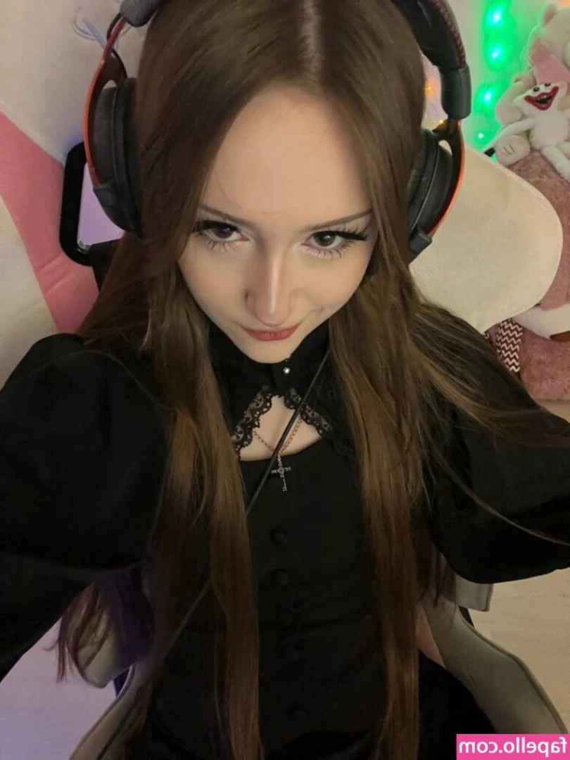 Dasha228play - There's a whole photo set and great solo video that goes along with