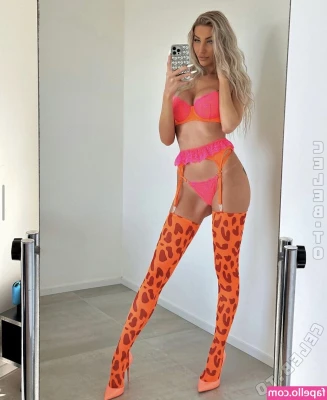 Miss Kristine [ miss-kristine ] - Je suis super chaude mon amour baise-moi dans cette posture contre le