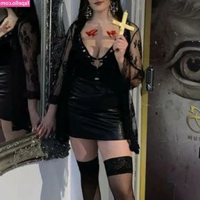 Danielle Smith [ danielle-smith ] - Can't get enough of those steamy balcony moments? 🌶️🔥 Two