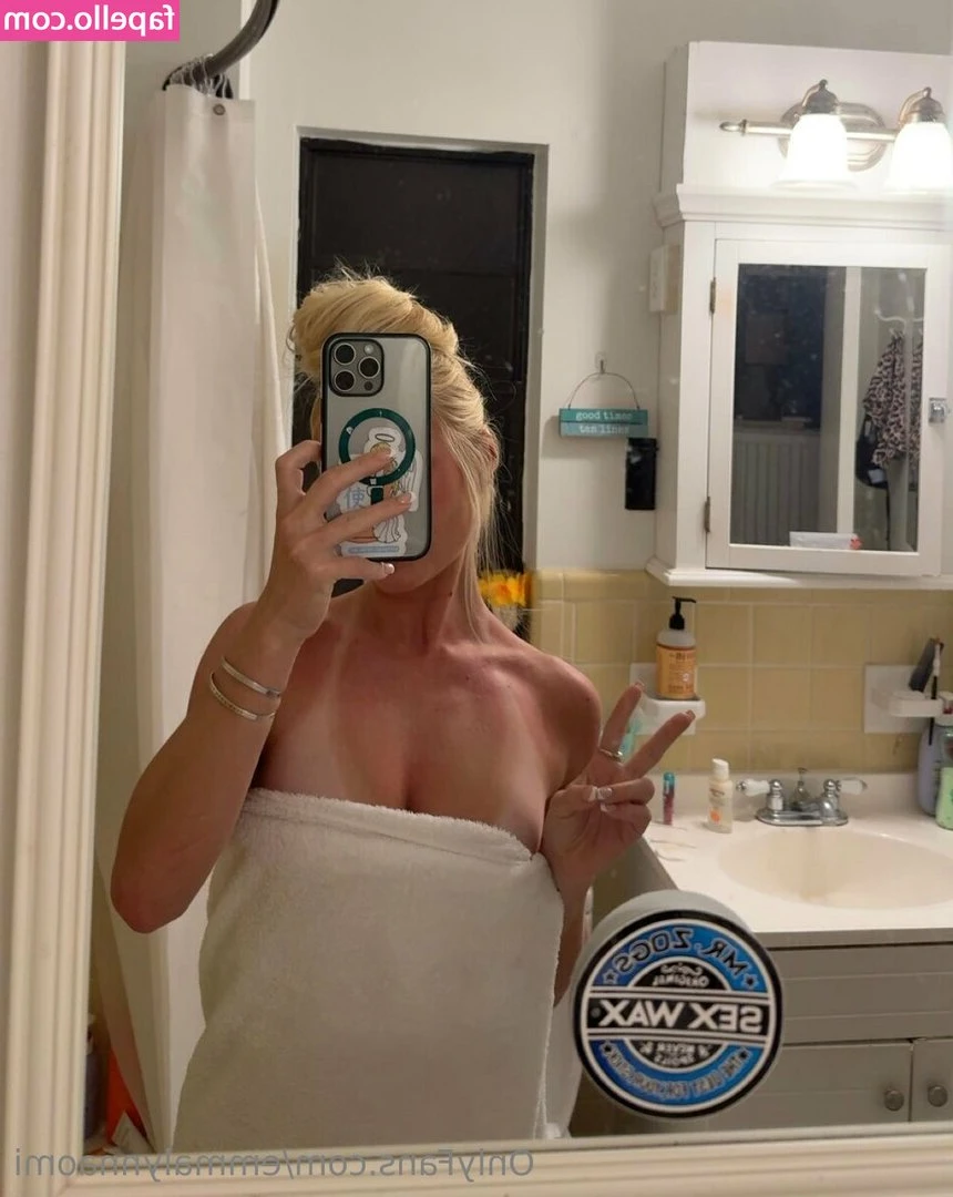emmalyniswildz [ emmalyniswildz-1 ] - You wanna grab it?