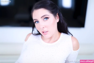 Theodora Day [ theodora-day-8 ] - Minutes before I slipped on the step and fucked up my side 😫