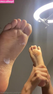 Gifeet06 - What do you have planned today 😈