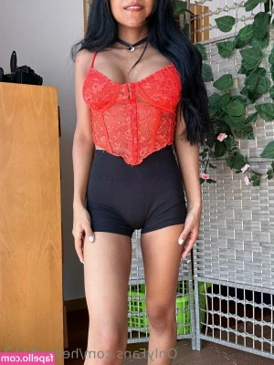 hellenkaroline - I’m naked..we should stay in bed.