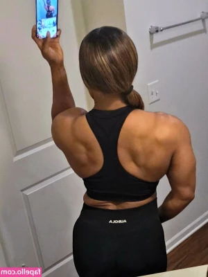 Marcie Simmons [ marcie-simmons ] - In dem Outfit würde ich auch als Domina durchgehen, oder? 😈  I