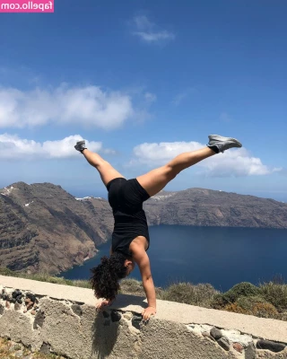 Laurie Hernandez [ laurie-hernandez ] - Esas piernas