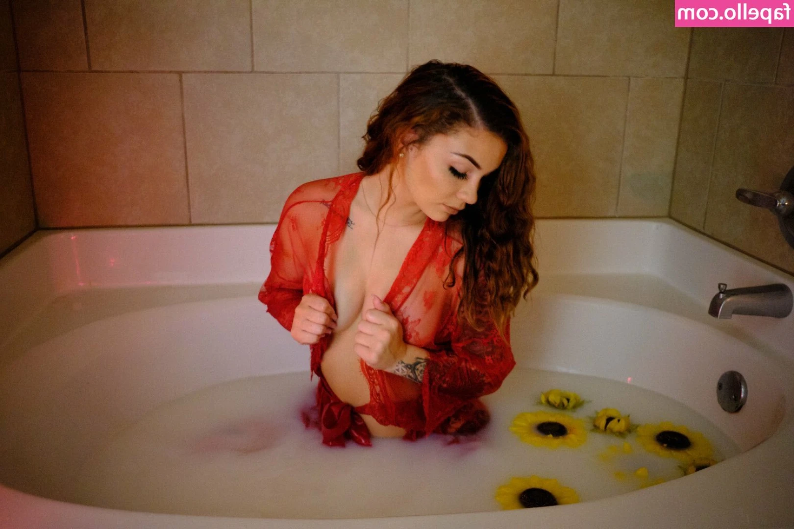 jvstamberr [ jvstamberr-1 ] - Guess who I got to see again 🤤 @delilahxday. Message me “New