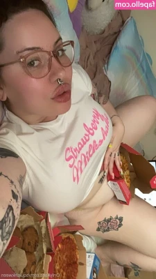 squishkween - I buzzed it back and had to grow out the pussy hair like I do