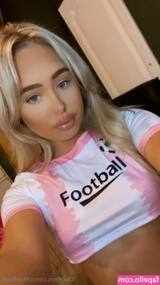 chloeflood - what hole are you fucking first