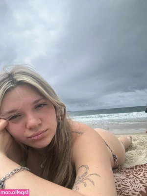 delfy - El fotógrafo no se aguantó a no tocarme🔥, lo perdonamos? 😝