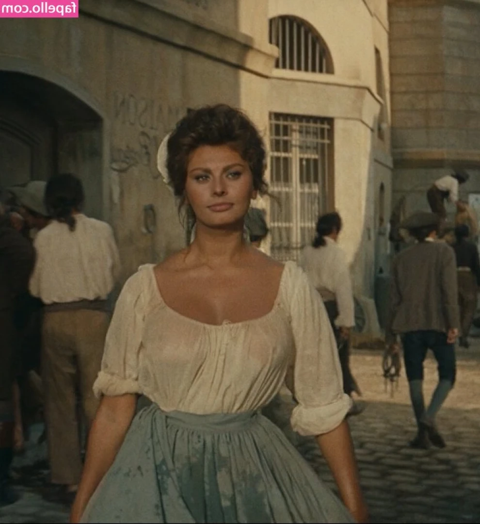 Sophia Loren [ sophia-loren-1 ] - Spot the difference❤️(Or don’t idk)