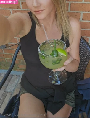 lexxi_love27 - Add this to the spank bank       Who wants this uncensored