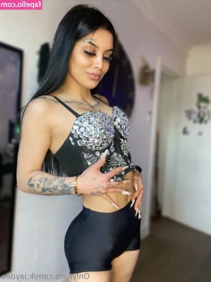 k.jaydee [ k-jaydee ] - Post workout pics  Tease my nipples and rub my six pack while I