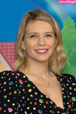 Rachel Riley [ rachel-riley ] - Hey babe  are you down to eat vegan tonight