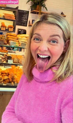 Rachel Riley [ rachel-riley ] - On a business trip for work  can t believe I forgot my razor  It s