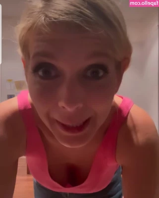 Rachel Riley [ rachel-riley ] - Always stretch before you swim 😏