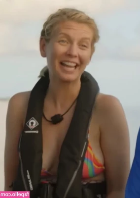 Rachel Riley [ rachel-riley ] - I’ve made a juicy boob ASMR video with 3D audio for those of you