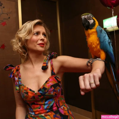 Rachel Riley [ rachel-riley ] - Limpando a geladeira usando o coturno  coturno  leather