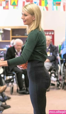 Rachel Riley [ rachel-riley ] - check your messages 😘