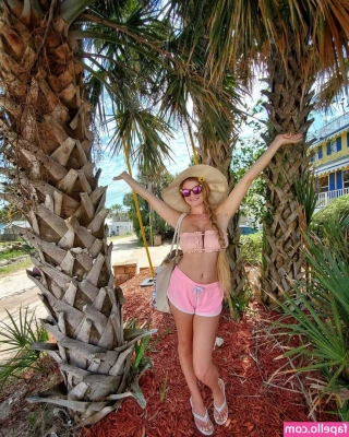 Kaitlin Bennett [ kaitlin-bennett ] - 1-17, Best way to start 2024 is with some cute toes in your face,