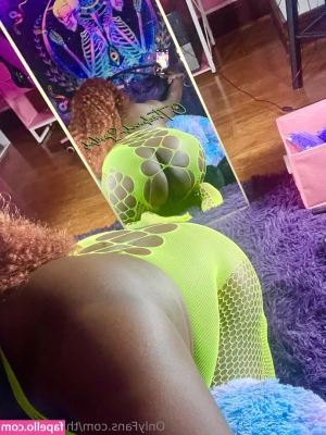 thick_spoiled [ thick-spoiled ] - J'aimerais te voir essayer ma chatte pour que tu me dise qu'elle est