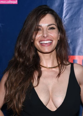 Sarah Shahi [ sarah-shahi ] - 😢 sorry no sound - had family over in the other room 😈... I’m