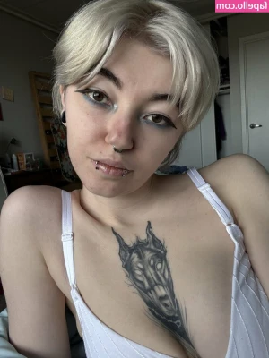 Kate Lavender [ kate-lavender ] - 👄😜 Hey! Check out this 🎤 Fucking Podcast 🎤 for