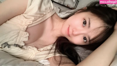 Sally Dorasnow [ sally-dorasnow ] - here is a up close video of me giving my dildo a sloppy blowjob 🥵