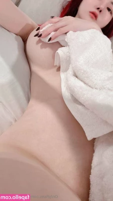 Sally Dorasnow [ sally-dorasnow ] - Few more but with belly.