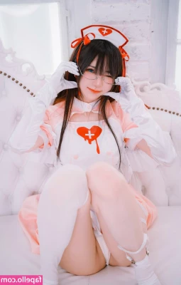 Sally Dorasnow [ sally-dorasnow ] - Do you feel goosebumps running all over your weak body when I look at