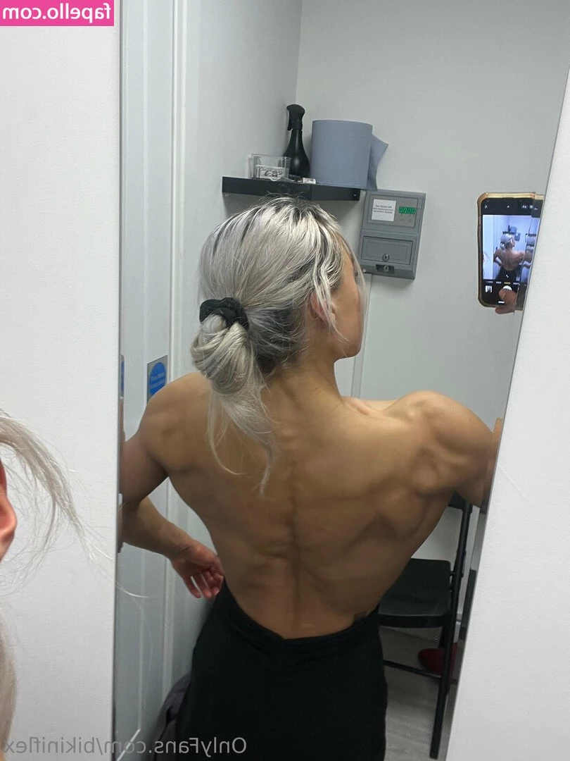 bikiniflex - Hanging out with a bunch of clowns