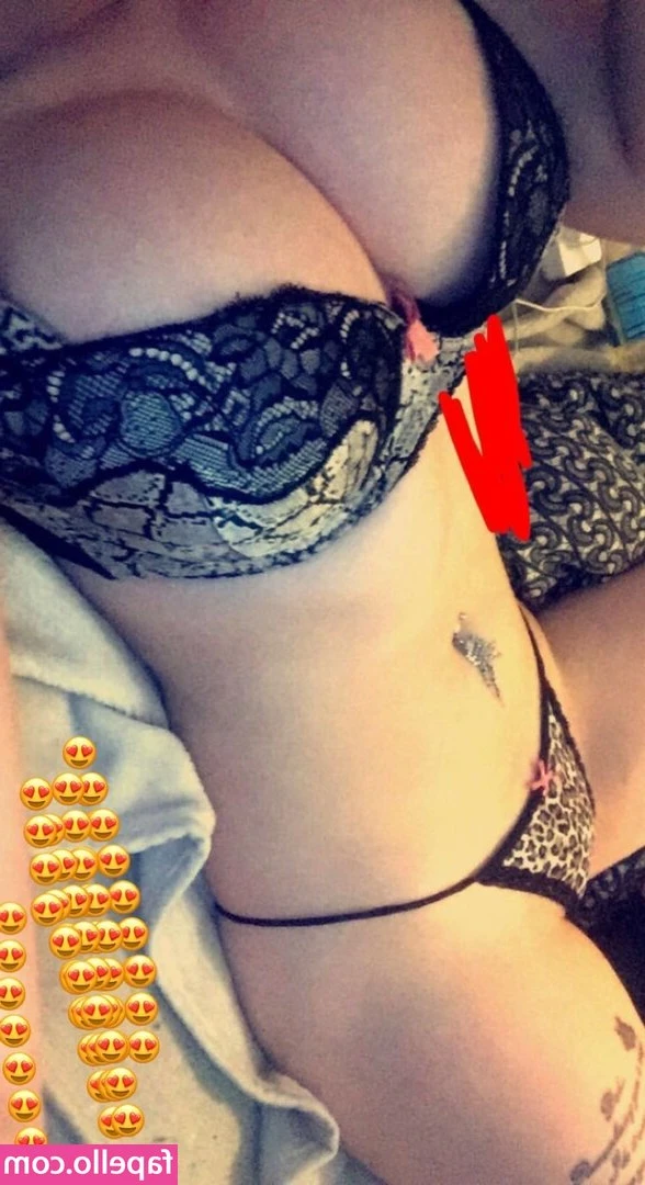 Leah Kane [ leah-kane ] - I like covered ass more than naked :-| What do you guys prefer??