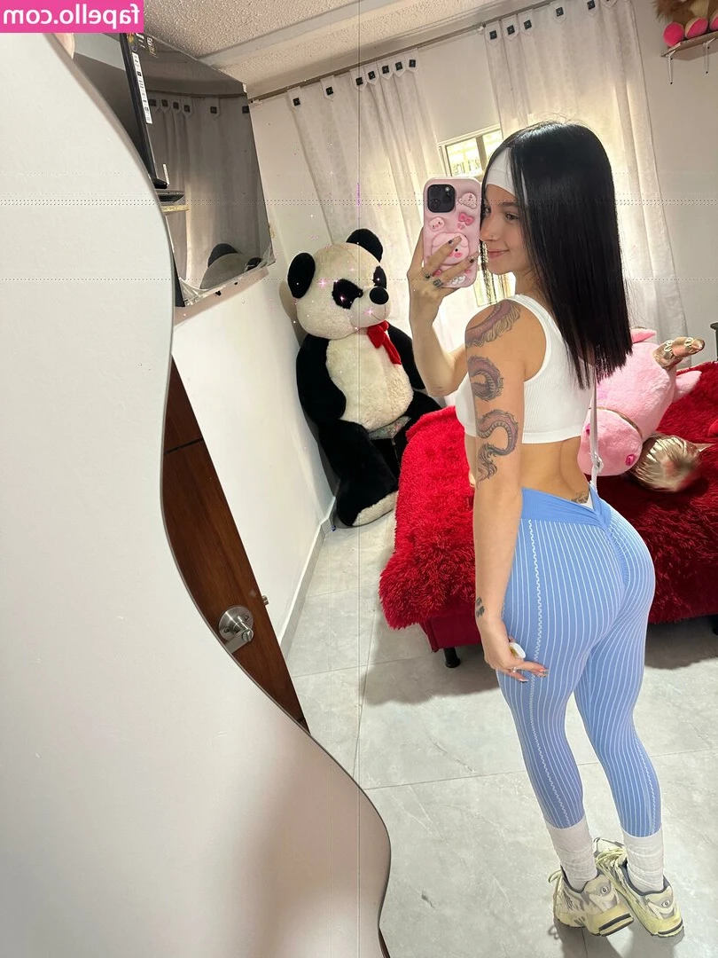 Lucyy_tayy [ lucyy-tayy ] - Happy Thursday babies!!! Almost the long weekend- tip me and I'll