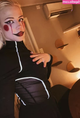 Majijej - Sexy new photos of me in my too tight shorts set, busting out from