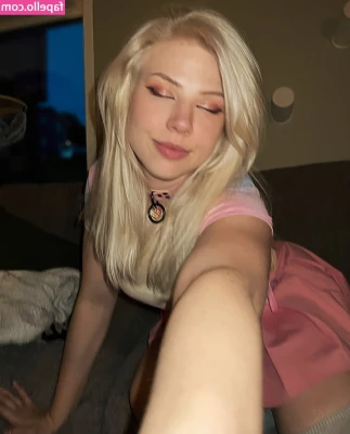 Majijej - i like the color of my dick today ✨