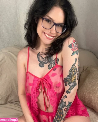 livvy_luxxxprivate [ livvy-luxxxprivate ] - Check my yellow dress and show me with hearts... Keep suscribed for